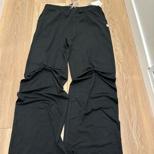 New with tag Vuori Halo Essential wideleg (long inseam)